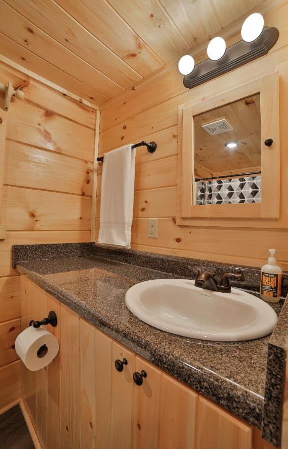 Eden Cabin Forested Tiny Home On Lookout Mtn チャタヌーガ エクステリア 写真