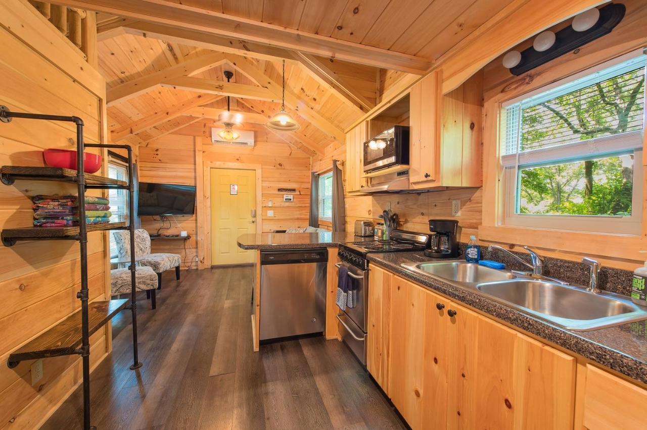 Eden Cabin Forested Tiny Home On Lookout Mtn チャタヌーガ エクステリア 写真